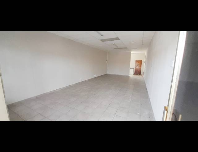 61M² RETAIL RENTED IN COTSWOLD